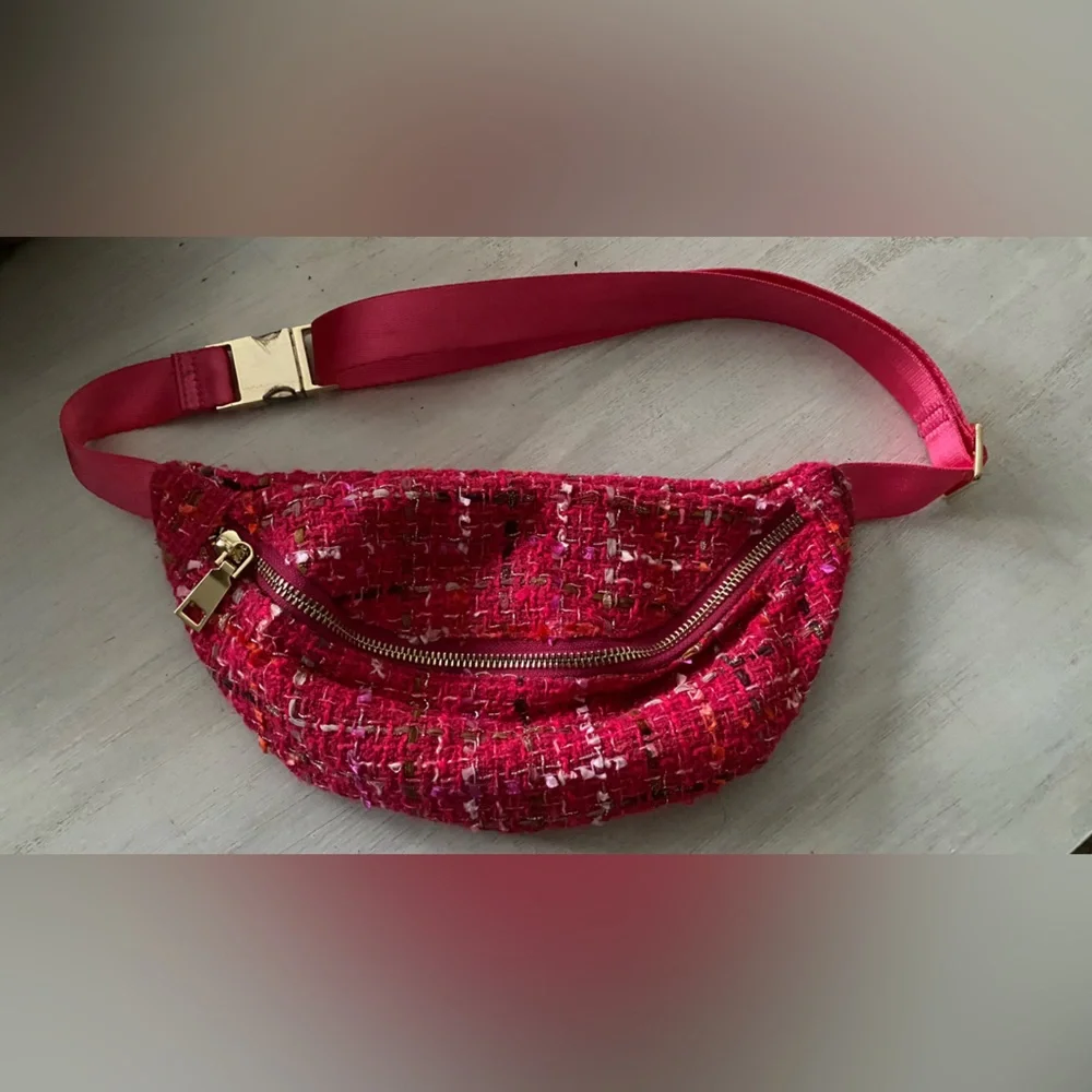 Stylish Pink Tweed Crossbody Bag - Picture 3 of 4